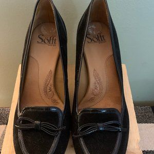 6.5 M EUC Sofft black suede pumps